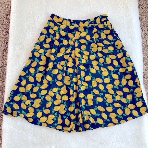 GUC 4 Petite lemon print skirt | The Limited - Picture 1 of 7